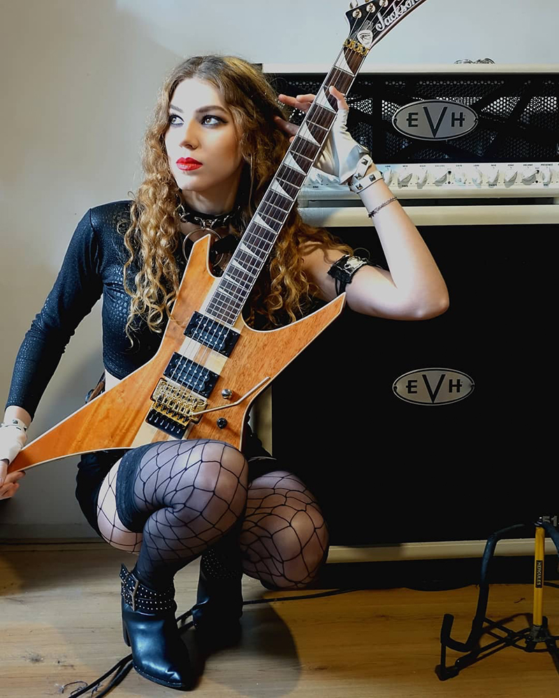 Интервью с гитаристкой Соней Анубис